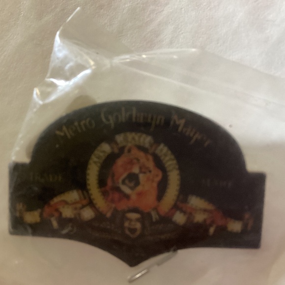 Vintage MGM Metro Goldwyn Mayer Film Pin - Picture 3 of 3